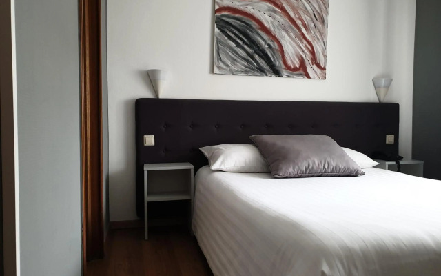 Yasha Hotel
