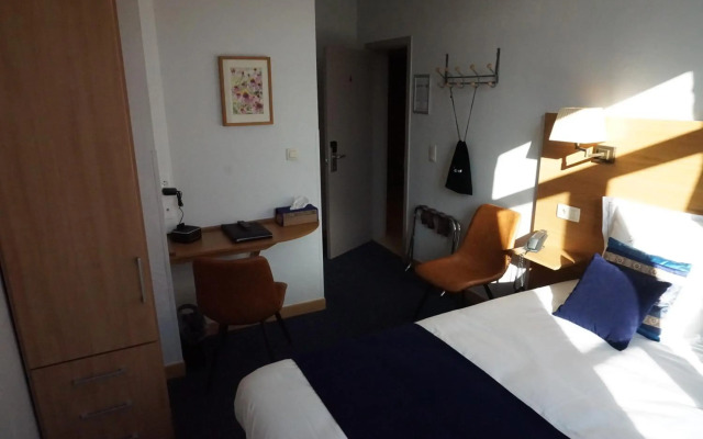 Hotel Asiris