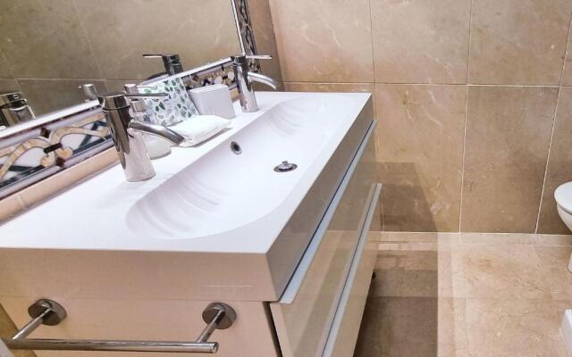 Spacious Renovated 1-Bedroom Apartment in Marbella Center with Parking