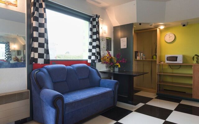 Lemon Hotel - Mery sur Oise/Cergy