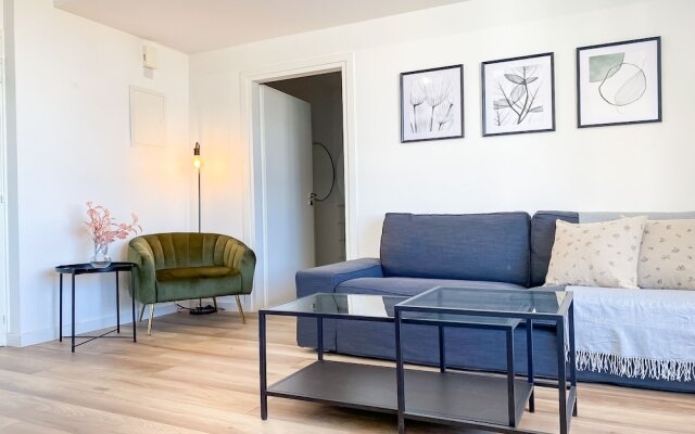 Phaedrus Living: Ourania City Heights Flat