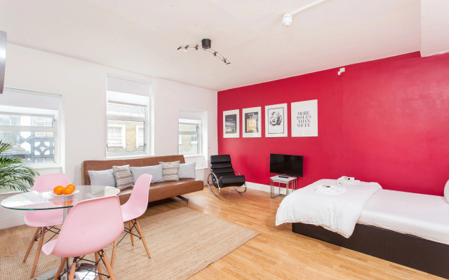 Spacious Studio Apartment Soho Square