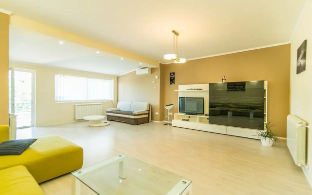 Holiday House Flego