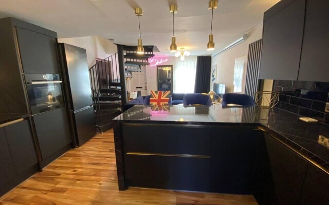 Stunning 2 bed Apartment, in the Heart of Exeter