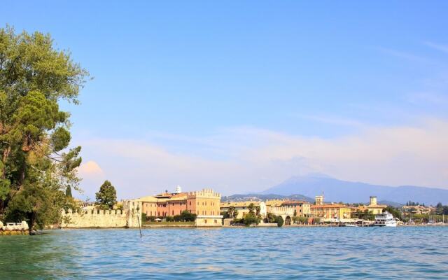 Intriguing Holiday Home in Lazise With Swimming Pool