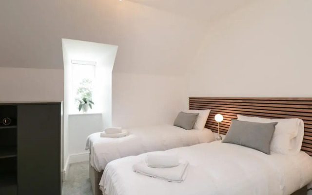 William Tower Suite Stone Cross Mansion