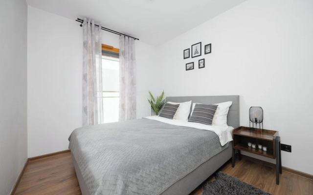 Bielawska Loft Apartment by Renters