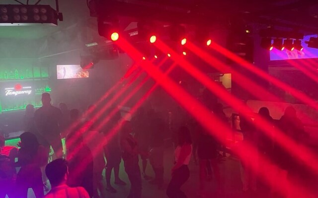 Hotel Blue Marlin - Nightclub & Sports Bar on Site