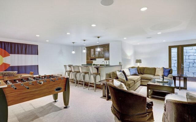 Luxury Mountainside 5BR Chalet in Vail Village by RedAwning