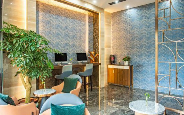 Yitel Collection Hotel (Anshun Huangguoshu Avenue RT-MART)