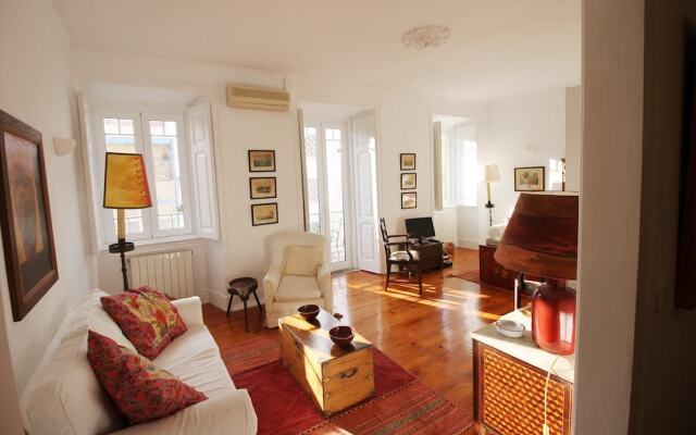House With 3 Bedrooms in Algés, With Wifi - 1 km From the Beach