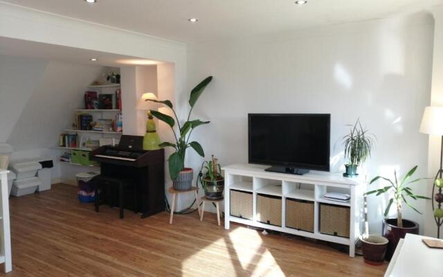 Spacious townhouse with sea views near Cardiff