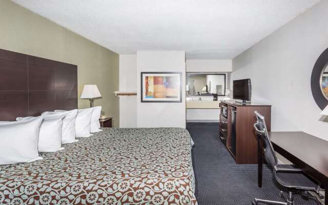 Days Inn by Wyndham Hendersonville