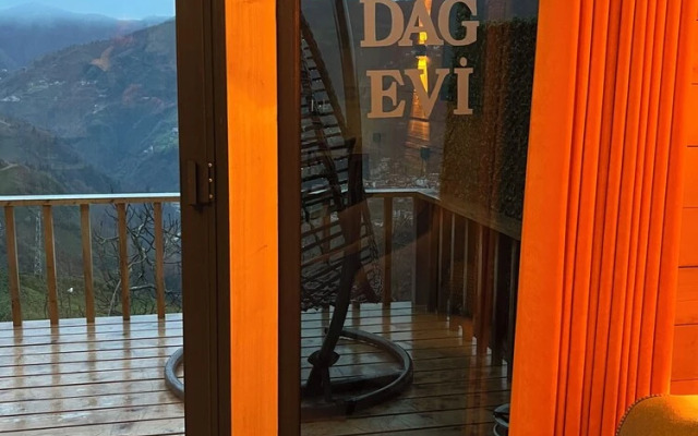parla dağ evi