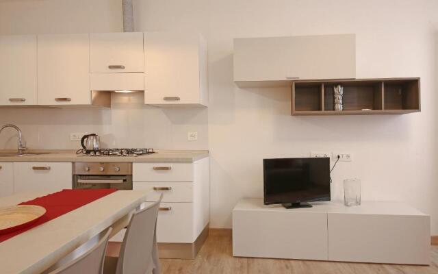 Venice Homes & Holidays Art District