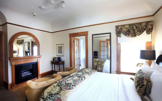 The Charles Pacific Grove - Artfully Designed Inclusive Inn