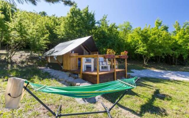 Kamp romantik glamping