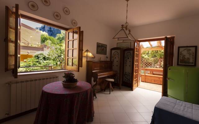 Villa da Irma e Clelia. Addaura-Mondello