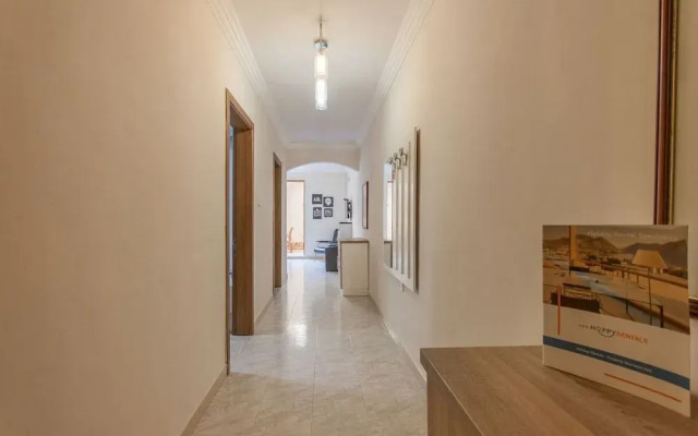 Merill Pool and Sea, charming Apart 1