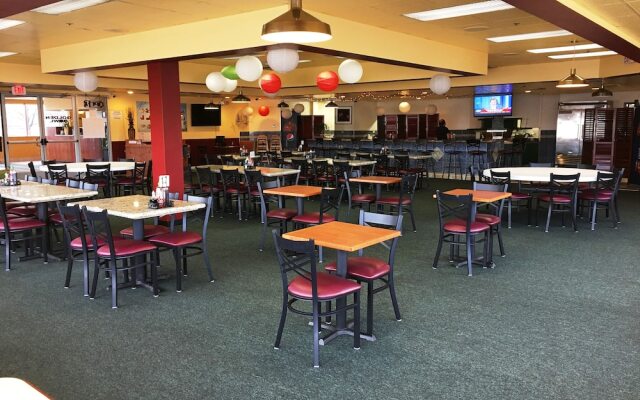 Howard Johnson by Wyndham Denver West