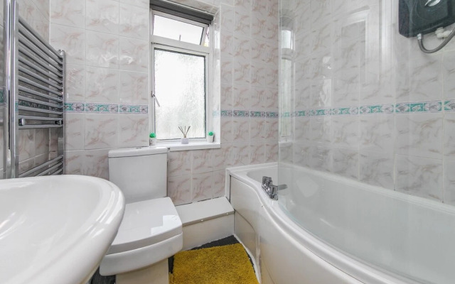 4br-sleeps10-parking-garden