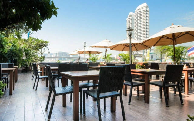 The StandardX Bangkok Phra Arthit