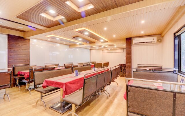 FabHotel Crystal Court Inn