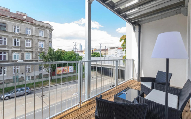 Spacious Apartment in Center with Terrace