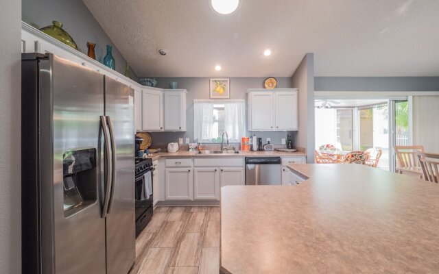 Deerfield Lane 1253 by White Pelican VR