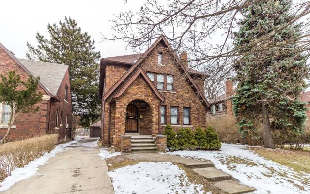 Glamorous Green Beauty in the Heart of University District 15min to Downtown