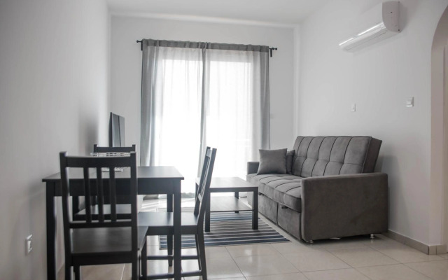 Renovated one bedroom apartment in Paphos with pool