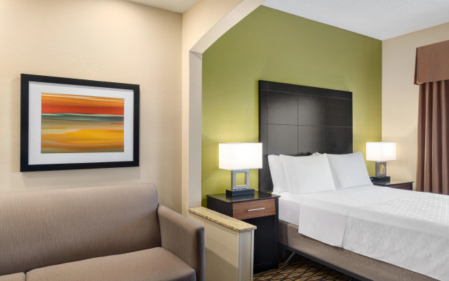 Holiday Inn Express Hotel & Suites Edmond by IHG