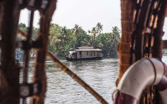 Spice Coast Cruises CGH Earth-Houseboat