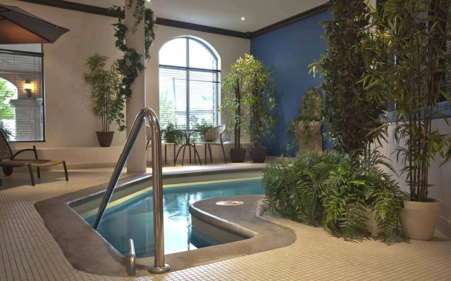 Le St-Martin Hotel & Suites Laval
