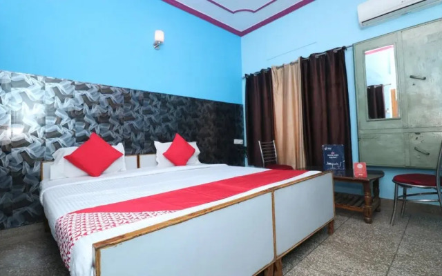 OYO 18682 Hotel Roshan