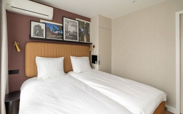 YAYS Antwerp Opera by Numa