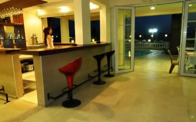 Ado Beach Hotel