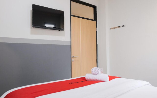 RedDoorz Plus near Taman Anggrek Mall