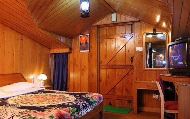 2 BR Rustic hut in Fagu, Shimla, by GuestHouser (912C)