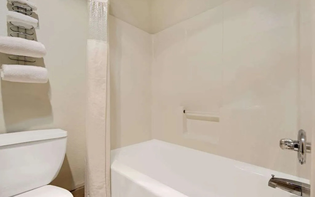 Super 8 Riverside/kansas City