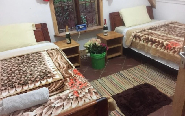 David Crater Homestay