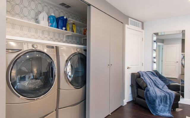 Hollywood Dream House - 5 Bedroom with Heated Pool