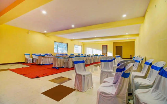 OYO Flagship 80593 Rk Club House