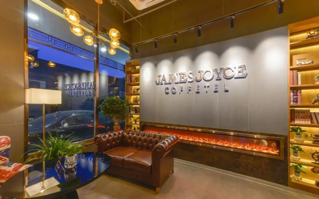 Choenix Hotel (Beijing Tiananmen Square Qianmen Street Subway Station)