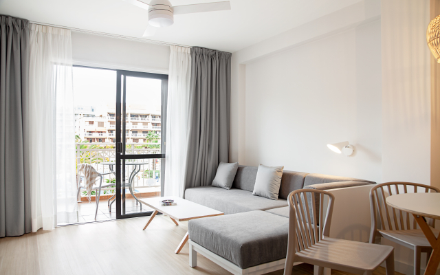 Coral Compostela Beach Hotel