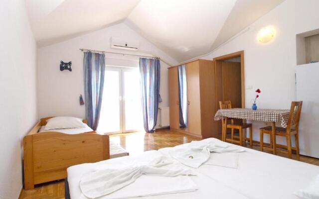 Apartments Anto 1598