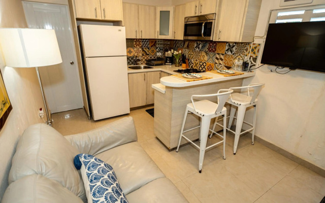 Lovely apartment with laundry & Parking