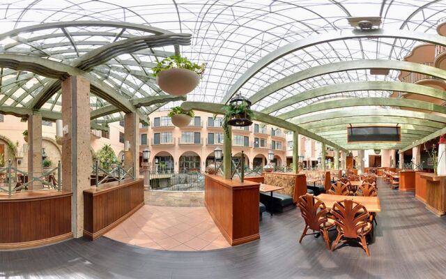 Pacific Inn Resort & Conference Centre