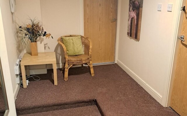 City-center Flat Sleeps 4 With Balcony