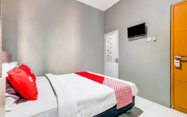 RedDoorz Syariah Near Tugu Gentan Jakal